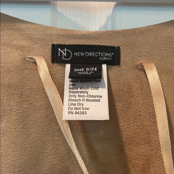 New Directions Beige Poncho/Shaw with Detail - Picture 2 of 3